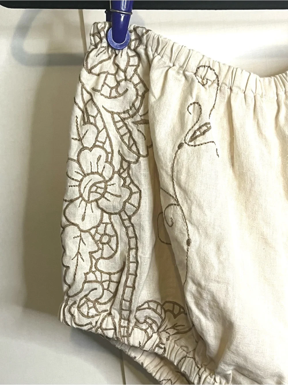 Anthropologie Women’s Size Medium Embroidered Beige Bloomer Shorts